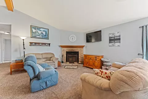 Living - 3479 Pleasant Rd, Hillsboro, OH 45133 photo 3 of 4