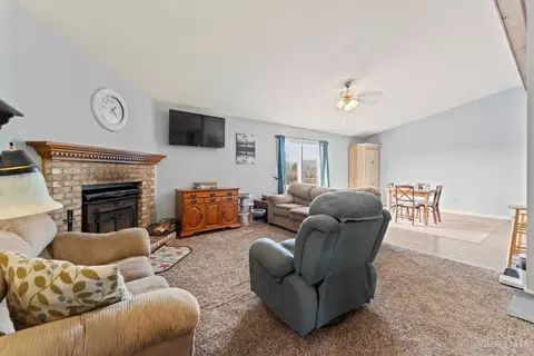 Living - 3479 Pleasant Rd, Hillsboro, OH 45133 photo 2 of 4