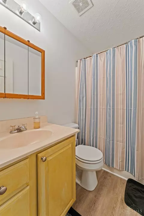 Bath - 3479 Pleasant Rd, Hillsboro, OH 45133 photo 3 of 3