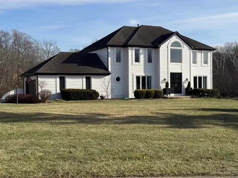 9986 Pond Woods Ln, Sharonville, OH 45241