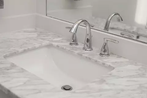 Bath - 6017 Bramble Ave, Cincinnati, OH 45227 photo 3 of 9