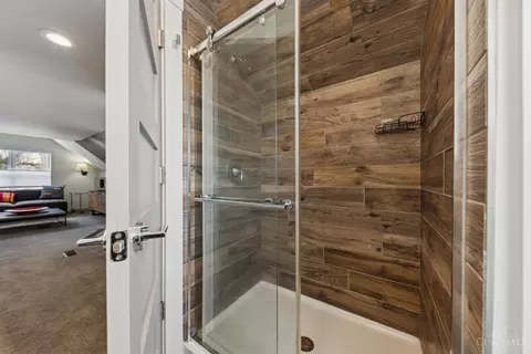 Bath - 6017 Bramble Ave, Cincinnati, OH 45227 photo 6 of 9