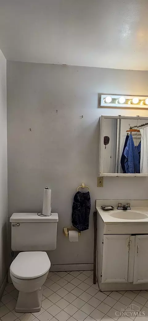 Bath - 5545 Meryton Pl, Cincinnati, OH 45224 photo 1 of 2