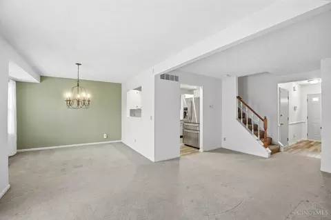 Living - 758 Stoneharbor Ln, Hamilton Township, OH 45039 photo 2 of 8