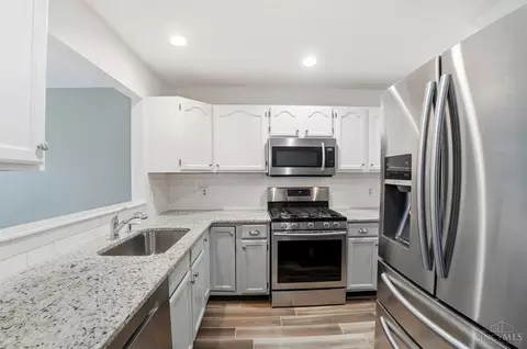 Kitchen - 758 Stoneharbor Ln, Hamilton Township, OH 45039 photo 1 of 4