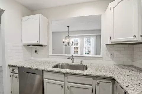 Kitchen - 758 Stoneharbor Ln, Hamilton Township, OH 45039 photo 4 of 4