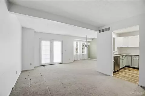 Living - 758 Stoneharbor Ln, Hamilton Township, OH 45039 photo 1 of 8