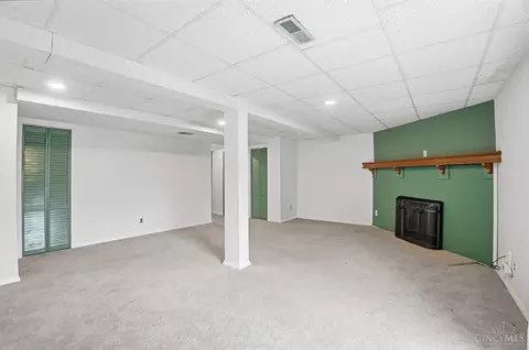 Living - 758 Stoneharbor Ln, Hamilton Township, OH 45039 photo 7 of 8