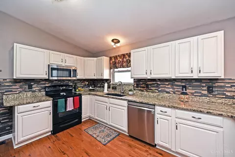 Kitchen - 1554 Denny Dr, Amelia, OH 45102 photo 2 of 4
