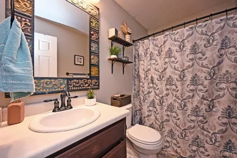 Bath - 1554 Denny Dr, Amelia, OH 45102 photo 2 of 3