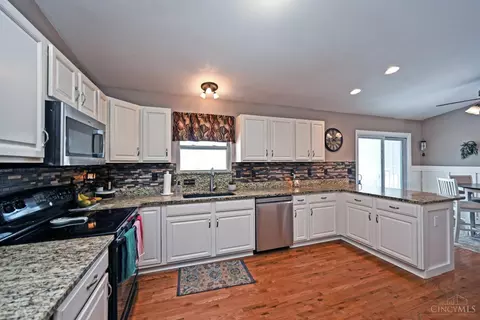 Kitchen - 1554 Denny Dr, Amelia, OH 45102 photo 3 of 4