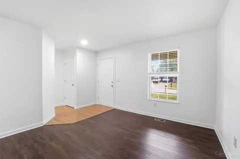 Living - 637 Ellen Dr, Cincinnati, OH 45255 photo 1 of 10