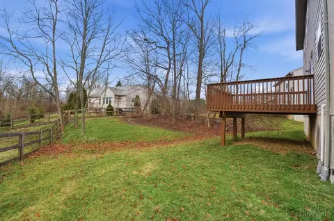 Exterior - 637 Ellen Dr, Cincinnati, OH 45255 photo 9 of 11