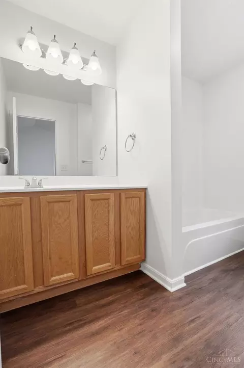 Bath - 637 Ellen Dr, Cincinnati, OH 45255 photo 4 of 9