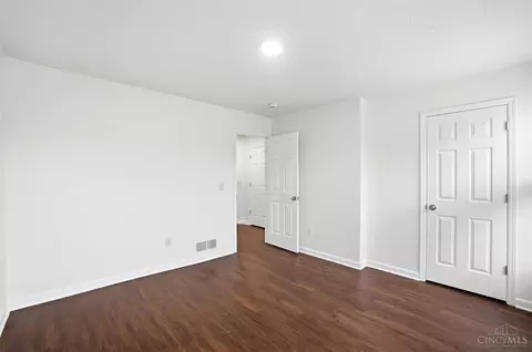 Bedroom - 637 Ellen Dr, Cincinnati, OH 45255 photo 1 of 3