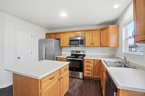 Kitchen - 637 Ellen Dr, Cincinnati, OH 45255 photo 3 of 5