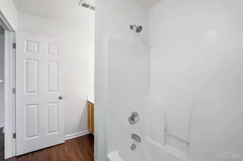 Bath - 637 Ellen Dr, Cincinnati, OH 45255 photo 6 of 9