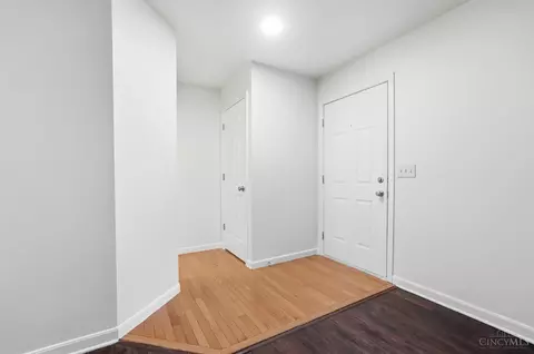 Entry Way - 637 Ellen Dr, Cincinnati, OH 45255 photo 1 of 3