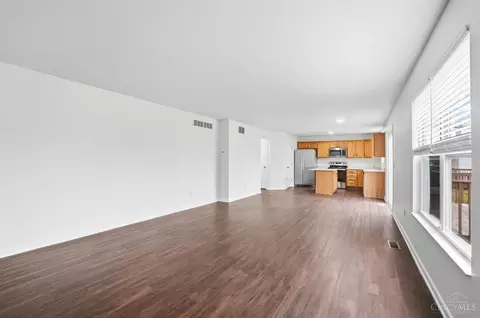 Living - 637 Ellen Dr, Cincinnati, OH 45255 photo 8 of 10