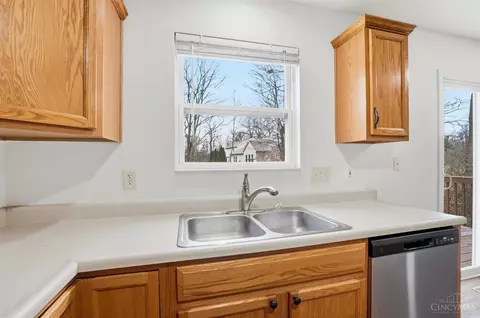 Kitchen - 637 Ellen Dr, Cincinnati, OH 45255 photo 4 of 5