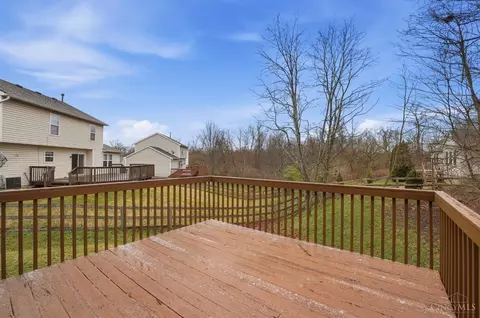 Exterior - 637 Ellen Dr, Cincinnati, OH 45255 photo 10 of 11