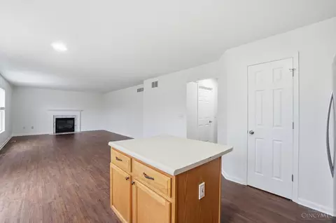 Living - 637 Ellen Dr, Cincinnati, OH 45255 photo 10 of 10