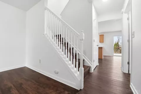 Entry Way - 637 Ellen Dr, Cincinnati, OH 45255 photo 2 of 3