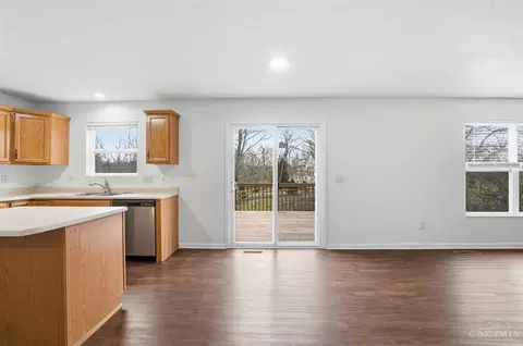 Living - 637 Ellen Dr, Cincinnati, OH 45255 photo 9 of 10