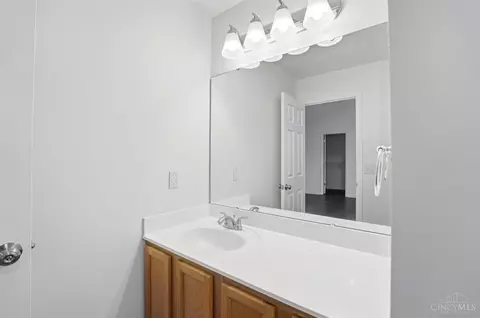 Bath - 637 Ellen Dr, Cincinnati, OH 45255 photo 5 of 9