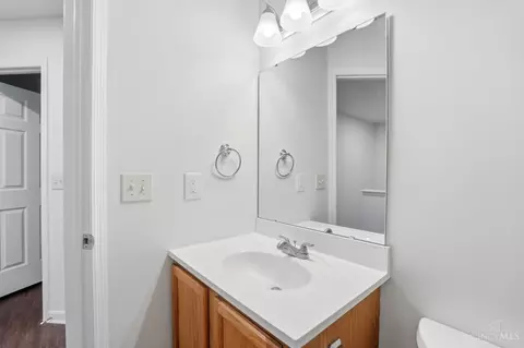 Bath - 637 Ellen Dr, Cincinnati, OH 45255 photo 9 of 9