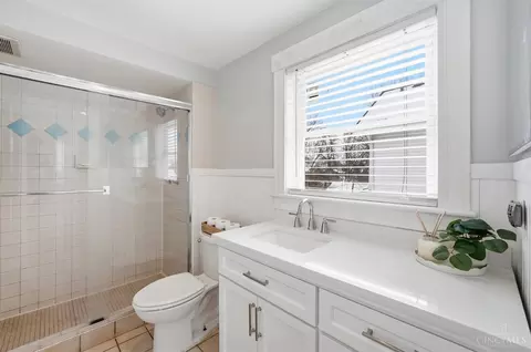 Bath - 3902 Taft Ave, Cheviot, OH 45211 photo 1 of 3