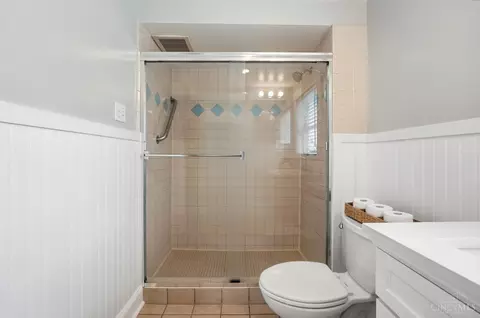 Bath - 3902 Taft Ave, Cheviot, OH 45211 photo 3 of 3