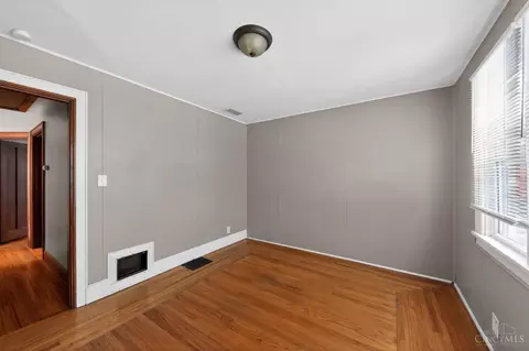Bedroom - 2867 Shaffer Ave, Cincinnati, OH 45211 photo 2 of 4