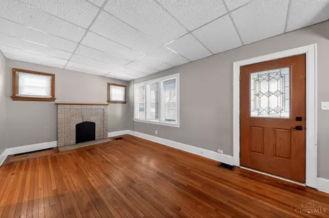 Living - 2867 Shaffer Ave, Cincinnati, OH 45211 photo 1 of 3