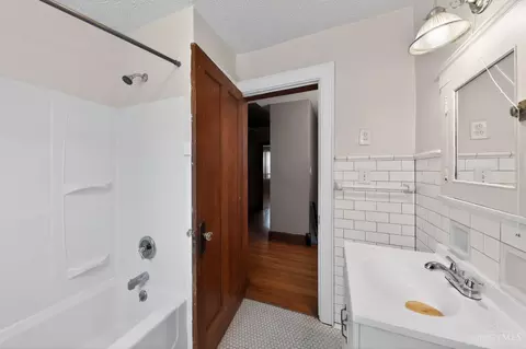 Bath - 2867 Shaffer Ave, Cincinnati, OH 45211 photo 2 of 2