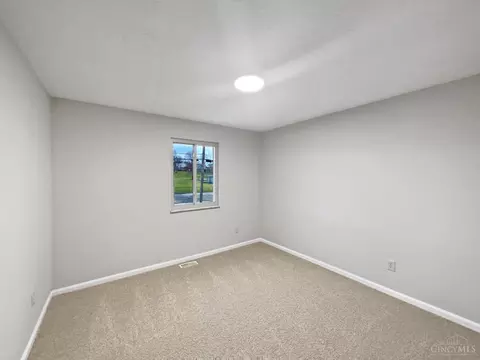 Bedroom - 1632 Forester Dr, Cincinnati, OH 45240 photo 6 of 7