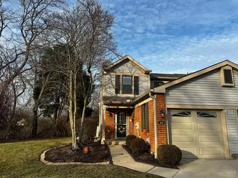 5550 Dickens Dr, Sharonville, OH 45241
