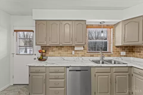 3905 Springoak Dr, Cincinnati, OH 45248 photo 13