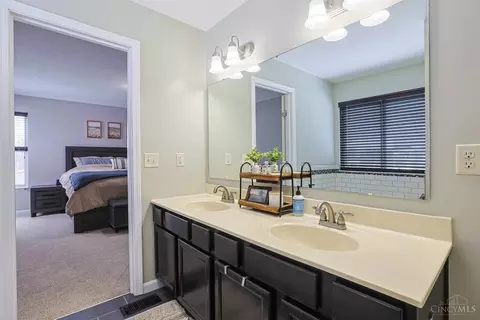 Bath - 1539 Sefton Dr, Harrison, OH 45030 photo 2 of 7