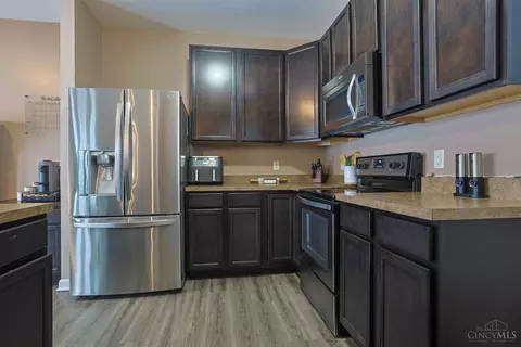 Kitchen - 1539 Sefton Dr, Harrison, OH 45030 photo 2 of 3