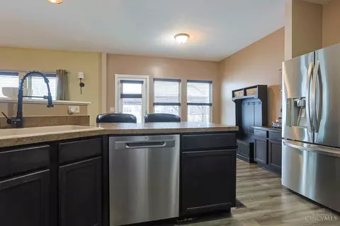Kitchen - 1539 Sefton Dr, Harrison, OH 45030 photo 3 of 3
