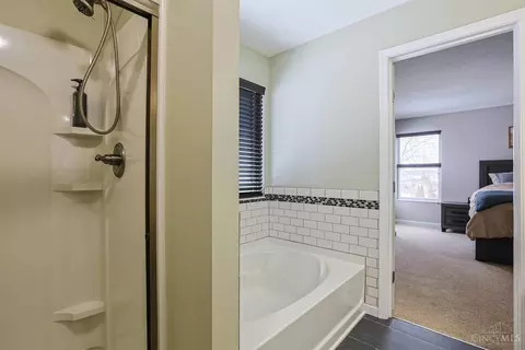Bath - 1539 Sefton Dr, Harrison, OH 45030 photo 3 of 7