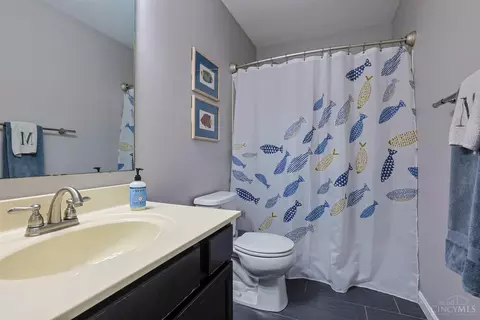 Bath - 1539 Sefton Dr, Harrison, OH 45030 photo 5 of 7