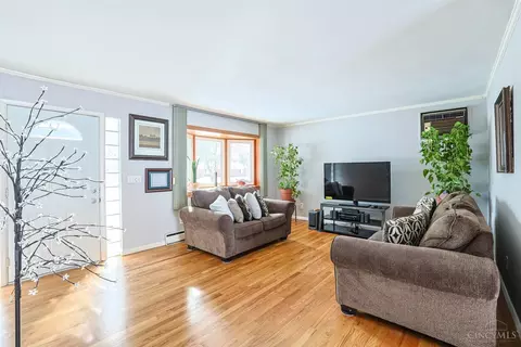 Living - 906 Garnoa Dr, Cincinnati, OH 45231 photo 1 of 5