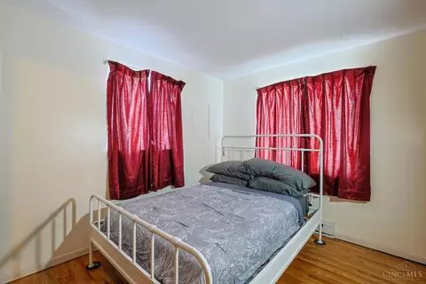 Bedroom - 906 Garnoa Dr, Cincinnati, OH 45231 photo 3 of 6