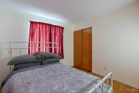 Bedroom - 906 Garnoa Dr, Cincinnati, OH 45231 photo 4 of 6