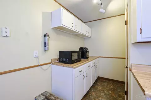 Kitchen - 906 Garnoa Dr, Cincinnati, OH 45231 photo 4 of 4