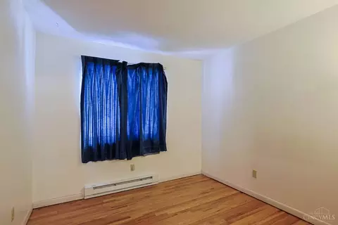 Bedroom - 906 Garnoa Dr, Cincinnati, OH 45231 photo 5 of 6