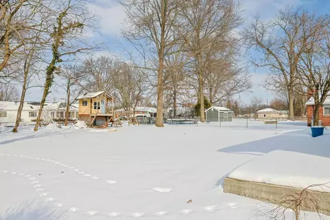 Exterior - 906 Garnoa Dr, Cincinnati, OH 45231 photo 6 of 10