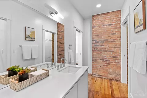 Bath - 3120 Hackberry St, Cincinnati, OH 45207 photo 4 of 8